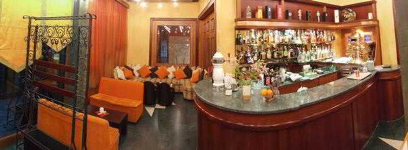 Nov Hotel تيرانا المطعم الصورة