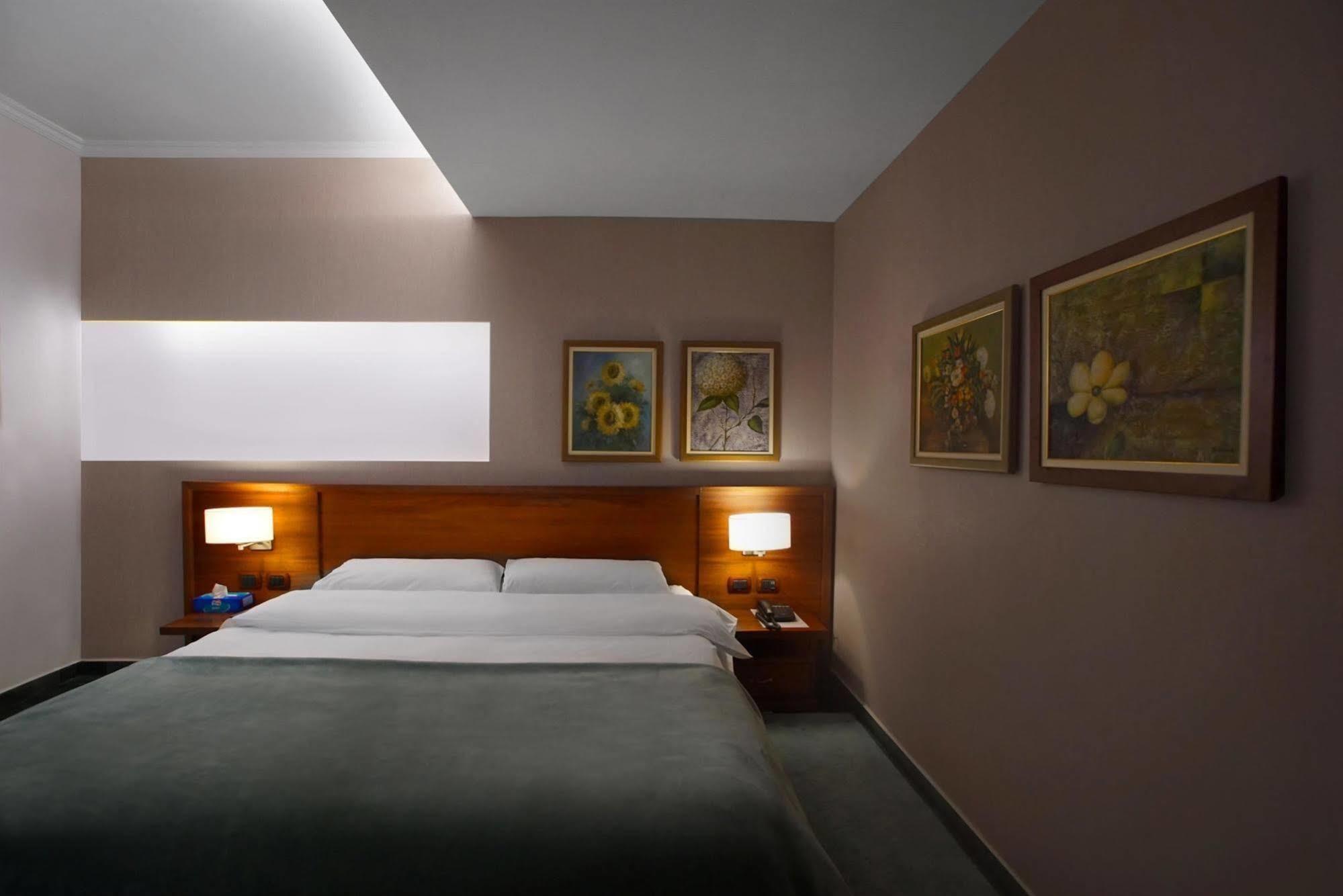 Nov Hotel تيرانا المظهر الخارجي الصورة