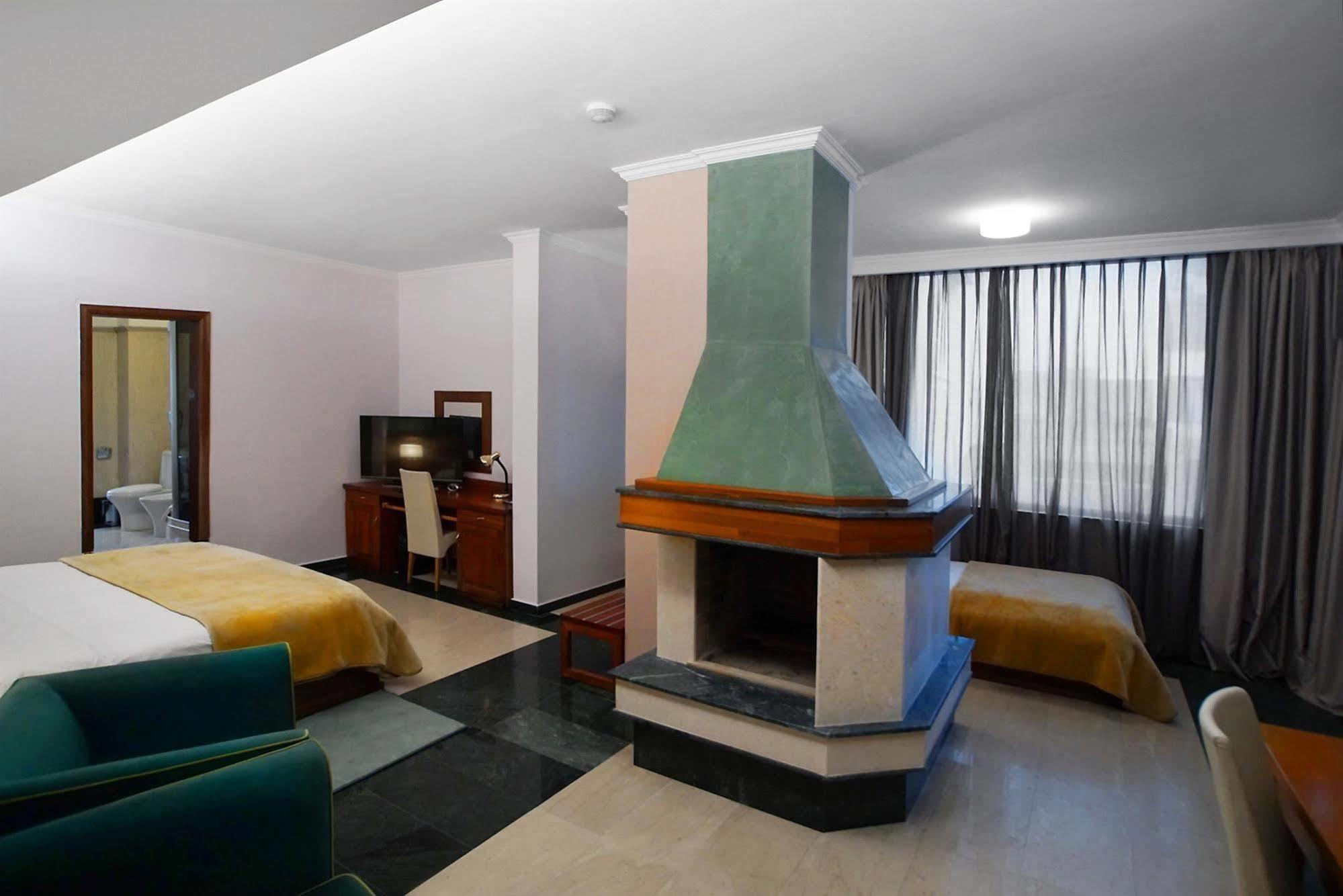 Nov Hotel تيرانا المظهر الخارجي الصورة