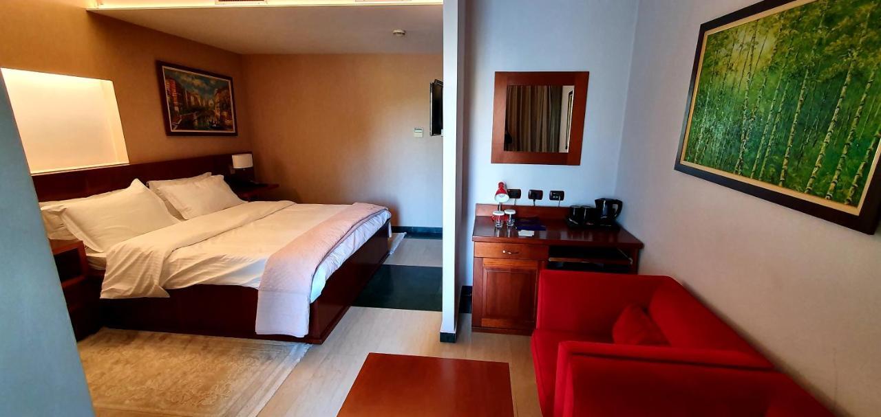 Nov Hotel تيرانا المظهر الخارجي الصورة