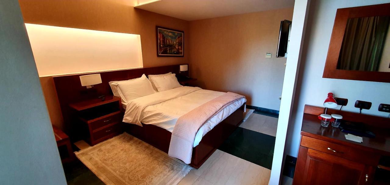 Nov Hotel تيرانا المظهر الخارجي الصورة