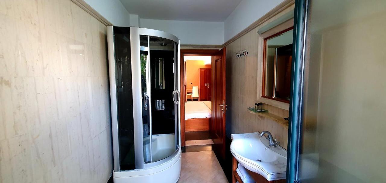 Nov Hotel تيرانا المظهر الخارجي الصورة